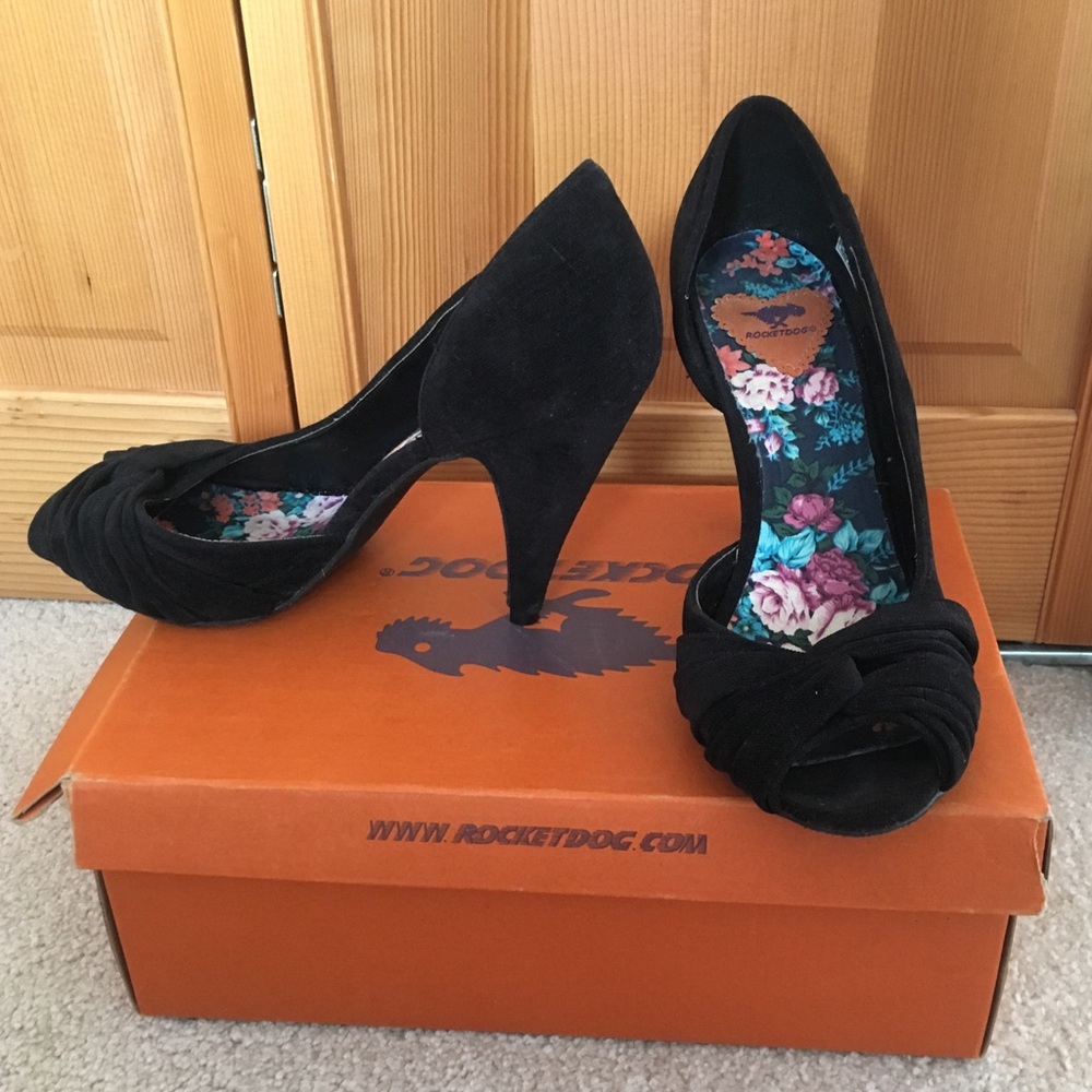 Black twist peep toe heels